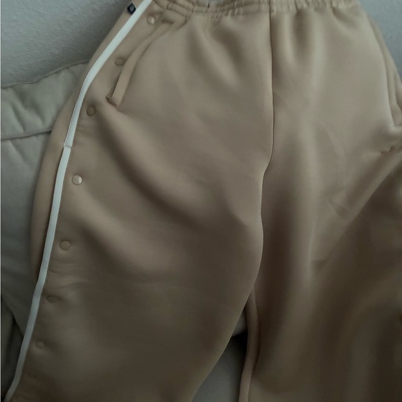 Adidas Beige and White Fleece Top/ Pants With that Oversized Aesthetic. - Picture 8 of 9